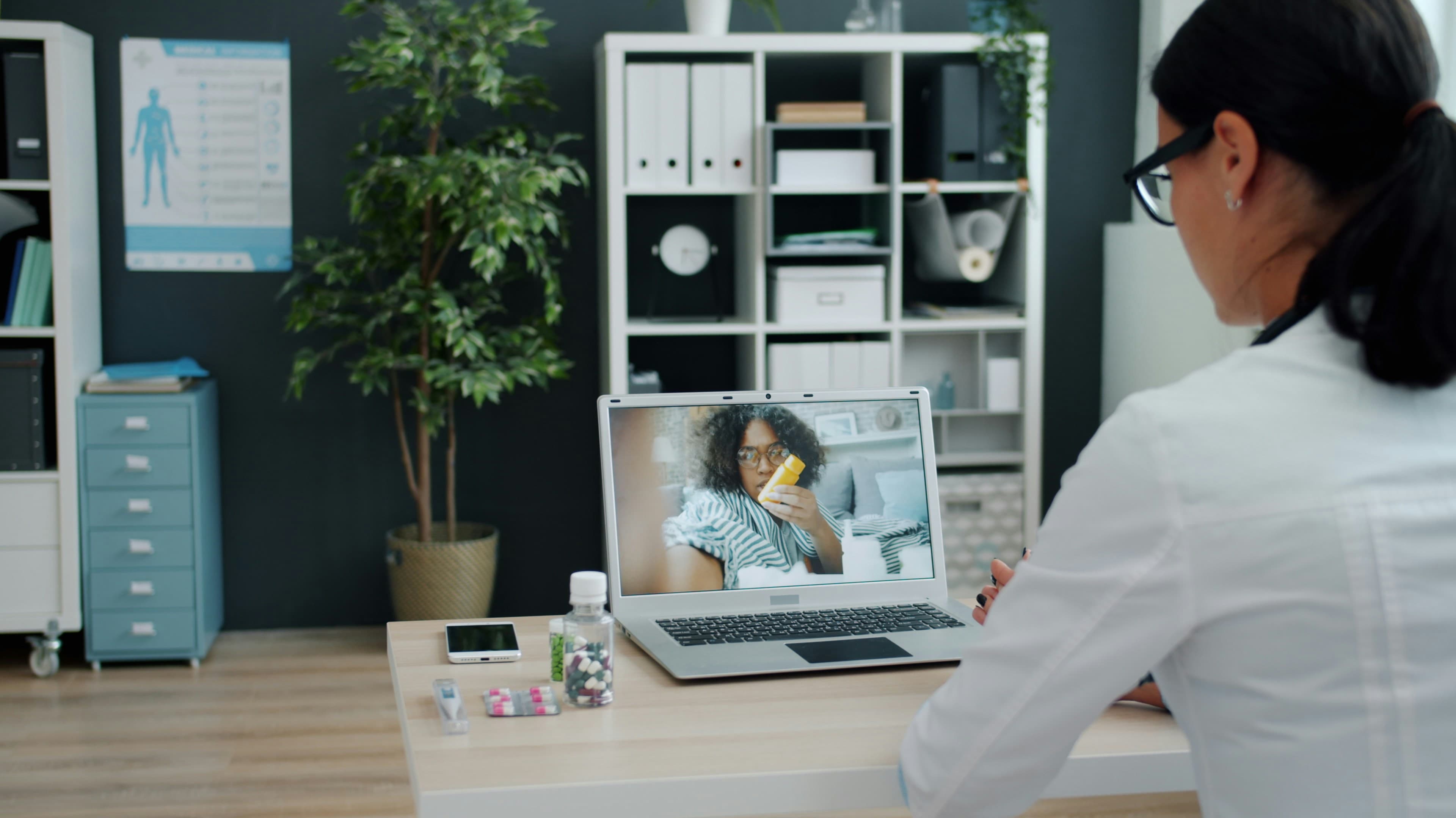 Consulta médica y legal a distancia, 100% online